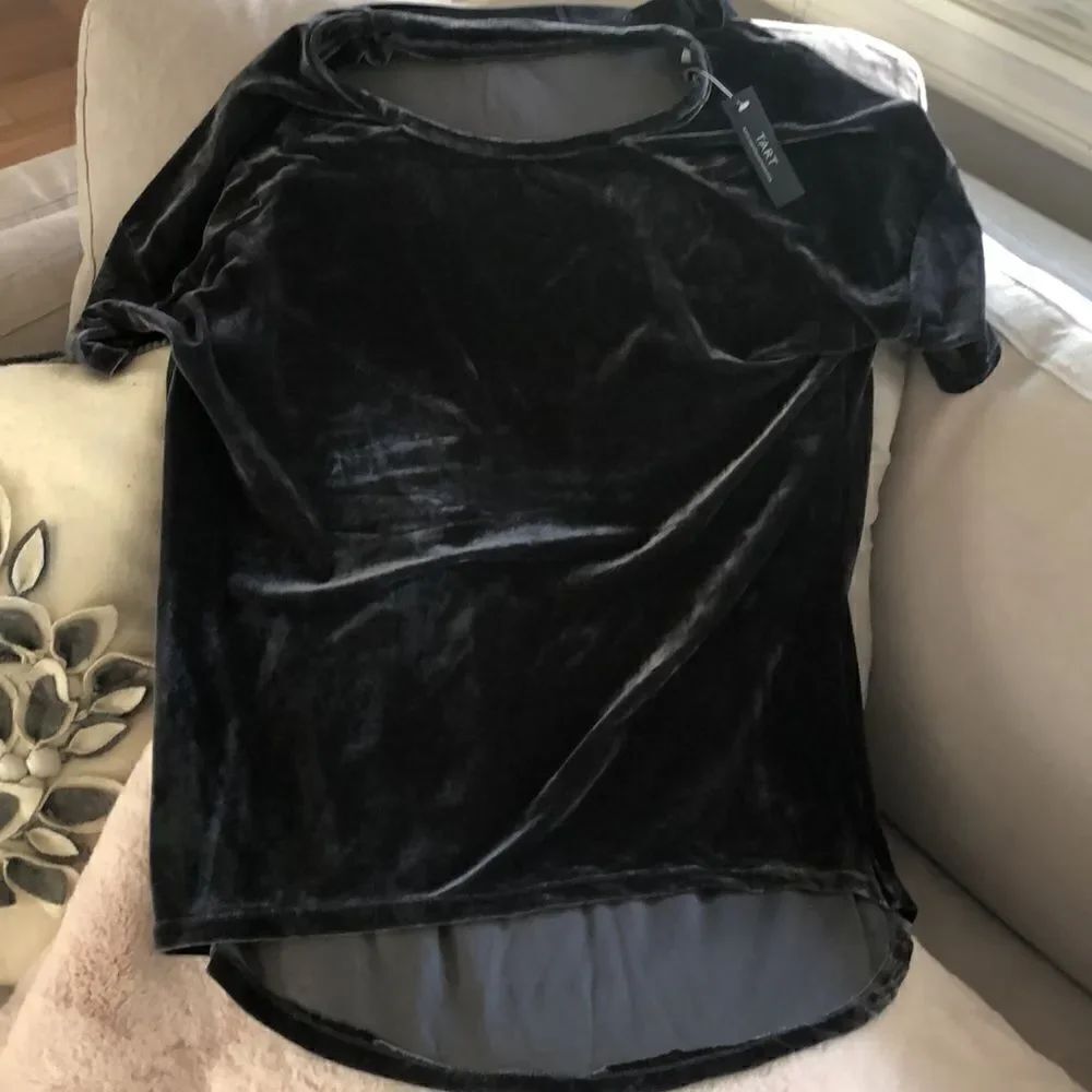 Tart Keyhole Velvet Dark Gray Top Womens Size Small New w/ tags